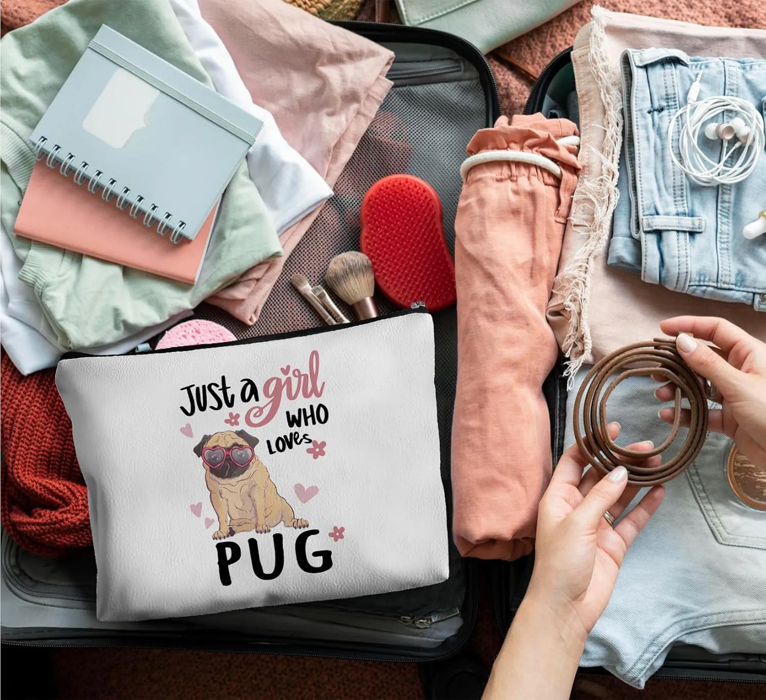 Cute Dog Makeup Bag,Pug Gifts for Pug Lovers,Just A Girl Who Loves Pug Leather Travel Makeup Pouch,Cosmetic Bag Zipper Pouch for Women,Travel Organizer Pouch Small Makeup Bag for Purse